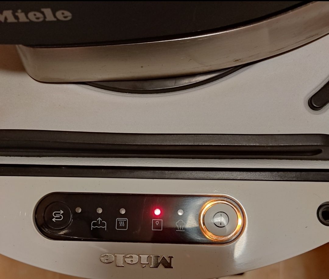 Машина за гладене с парогенератор Miele B1847