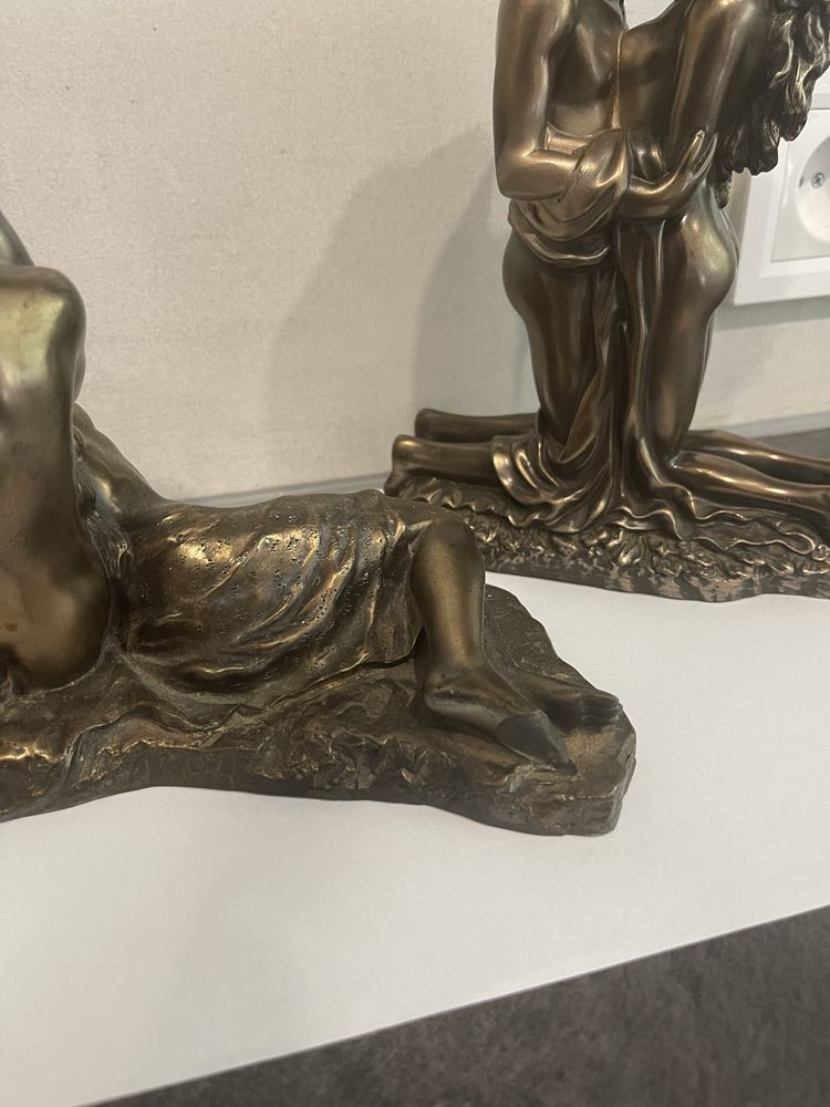Statuete din rasina , placate  cu bronz. ( cred ) s