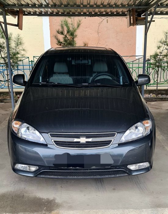 Продам  машину в хорошем состоянии ездить женщина машина  без  проблем