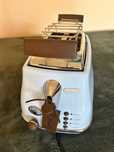 DeLonghi Icona Vintage тостер светлосин цвят