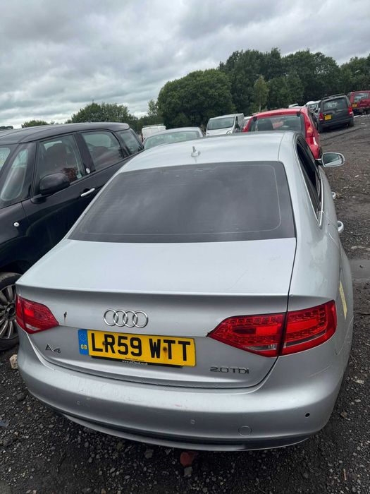 dezmembrez Audi A4 B8 2.0 TDI cod CAHA cutie 6 trepte cod LLQ culoare