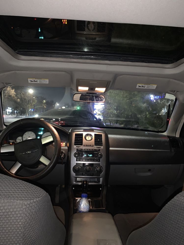 Chrysler 300c  3.5L объём мотора,  2006 года. Крайслер