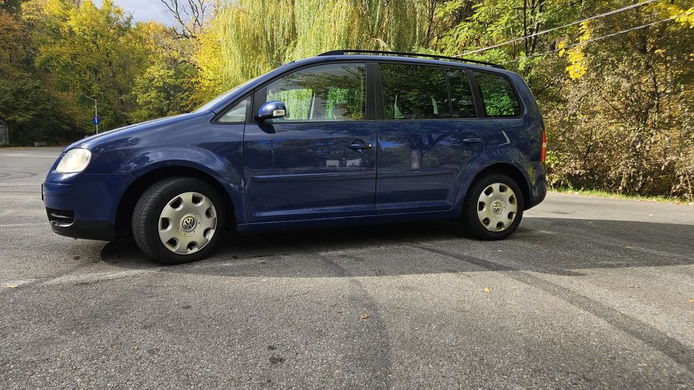 Vând Volkswagen Touran