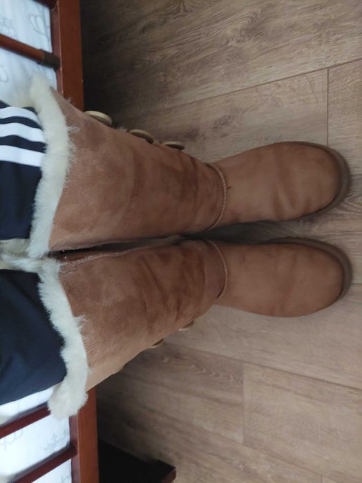 Vand  Cizme ugg  in stare buna