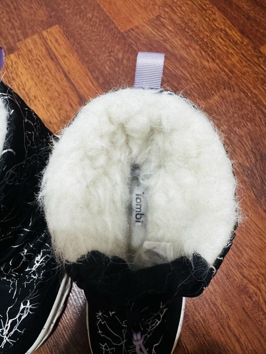 Продам зимнюю обувь детскую