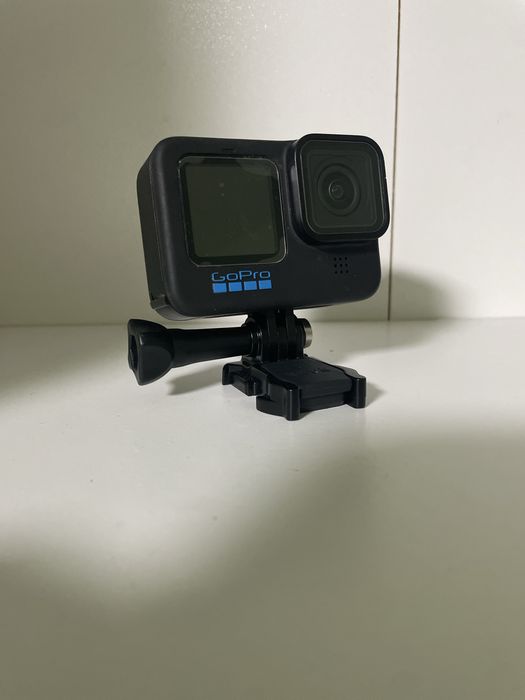 Vand gopro hero 10, cu ft multe accesroii