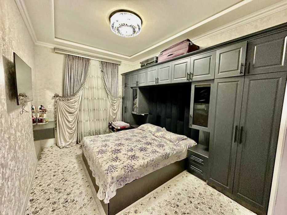 Chilonzor Novza metro oldida