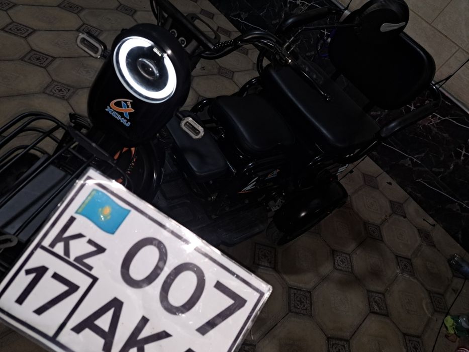 трёхколёсный скутер
максимальная скорость 45 км/час
в подаро