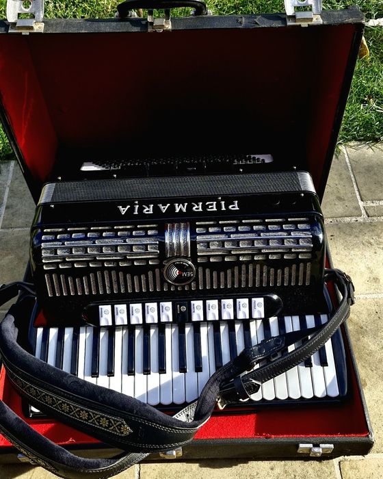 Acordeon italian Piermaria 120 basi