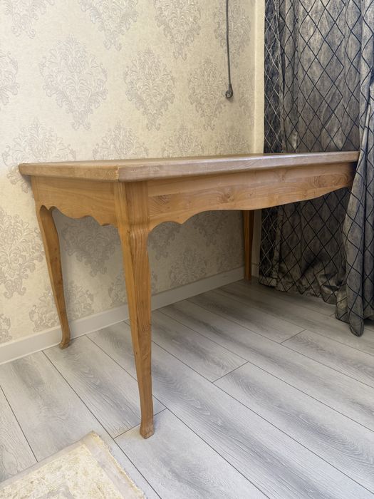 Продаю деревянный стол из карагача