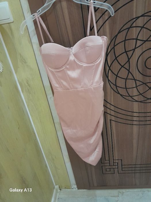 Продавам еластична рокля