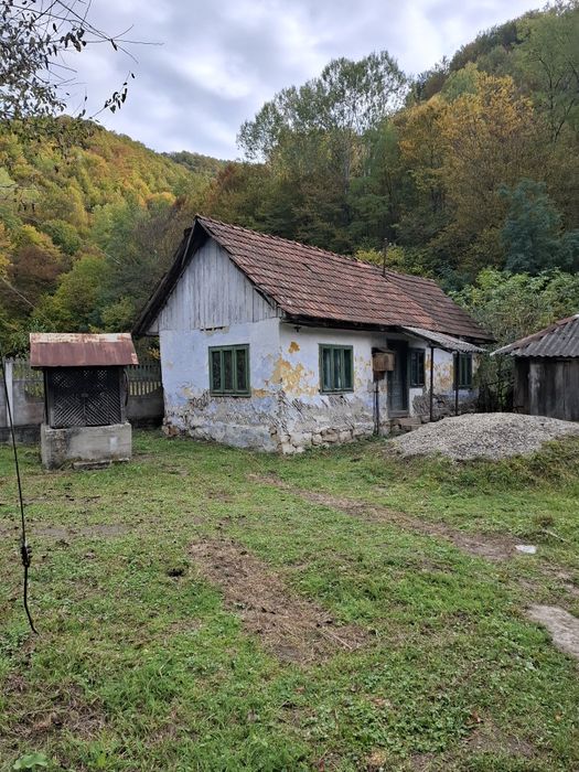 Vind casa cu gradina, , in sat Stanija jud. HD. Tel  0034642289102