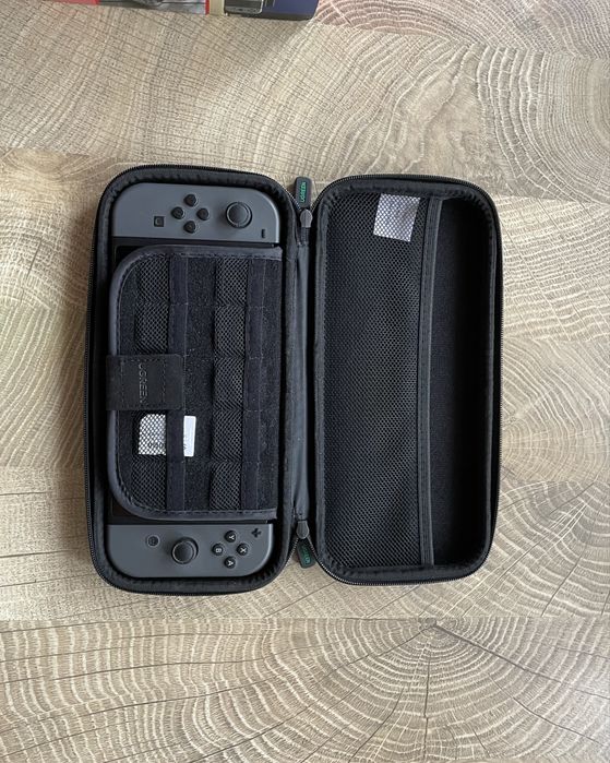 Nintendo switch negru v2 cu husa ti hardshell si controller nintendo