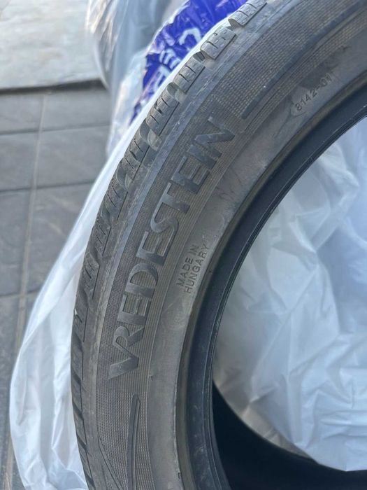 Зимни гуми VREDESTEIN 235/45/R18