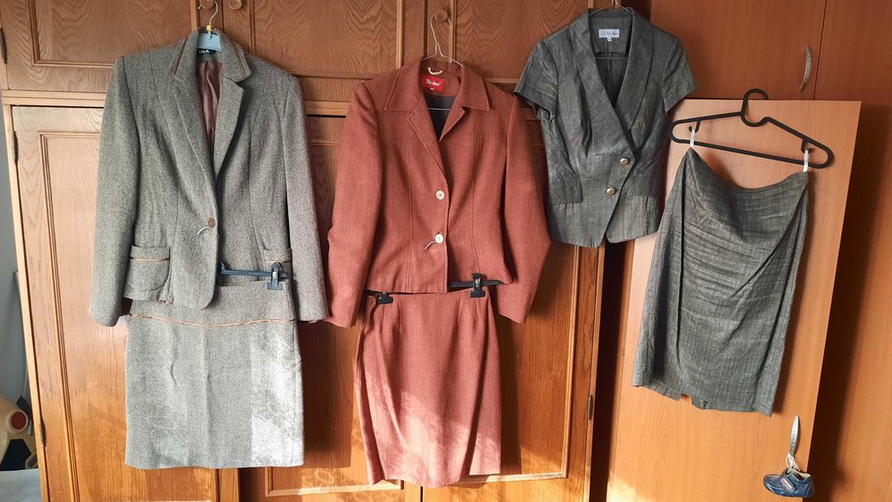 Compleu   fusta si sacou