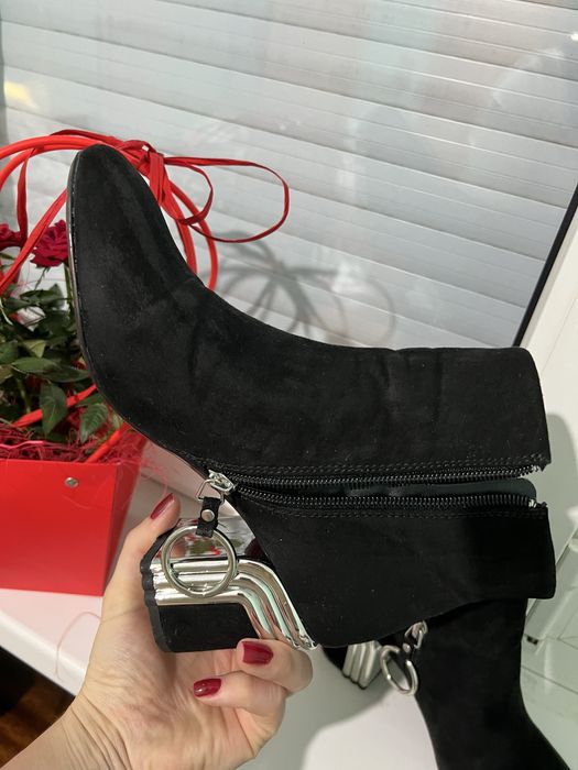 Страхотни дамски боти с дебел ток