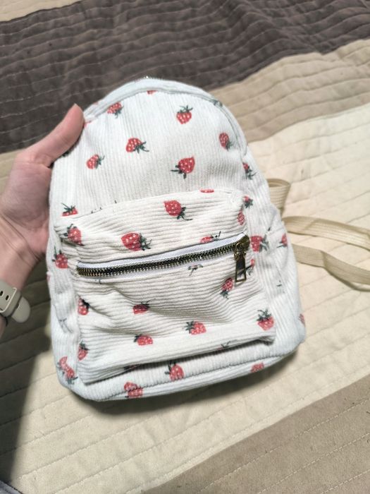 Чаровна раница с ягодки