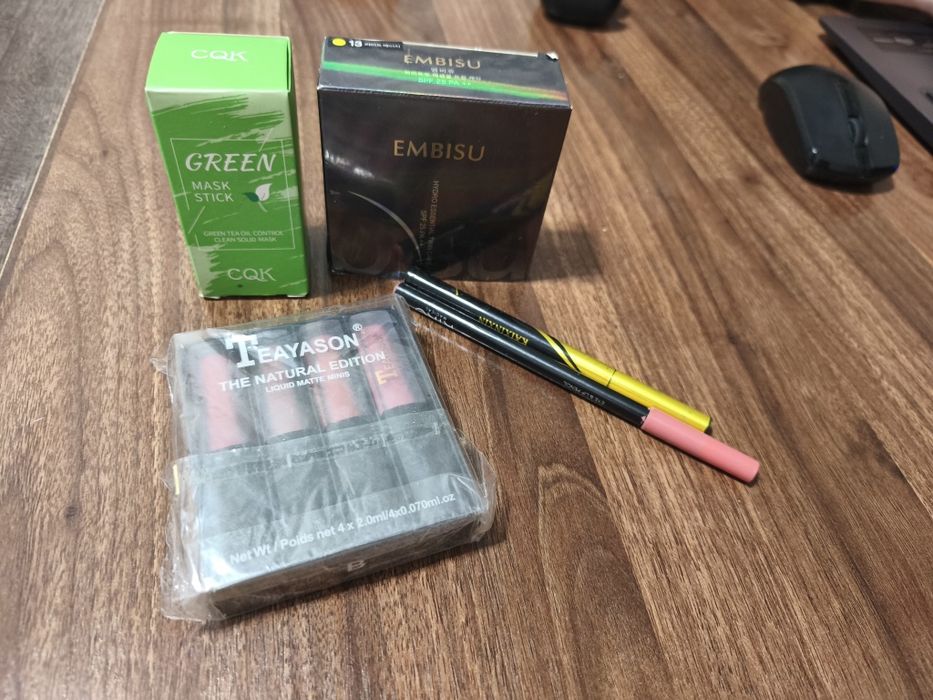 Make up mahsultlari sotiladi.