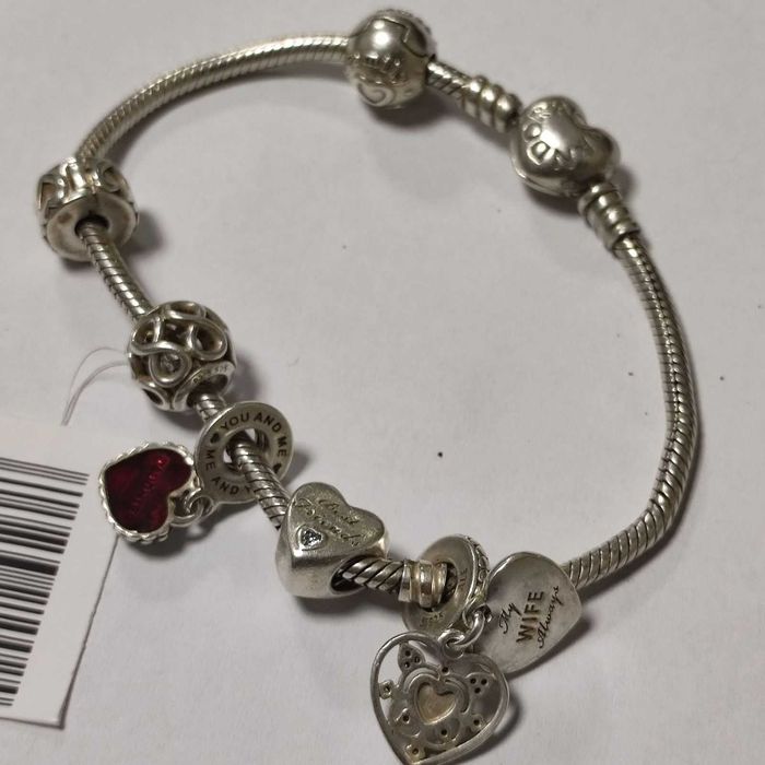 Сребърна гривна Pandora с шест талисмана 32.84гр.