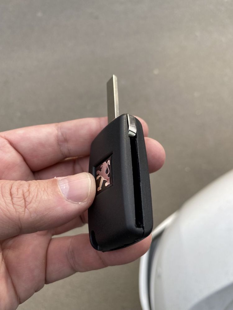 Carcasa cheie telecomandă Peugeot 407, Partner cu 3 butoane briceag