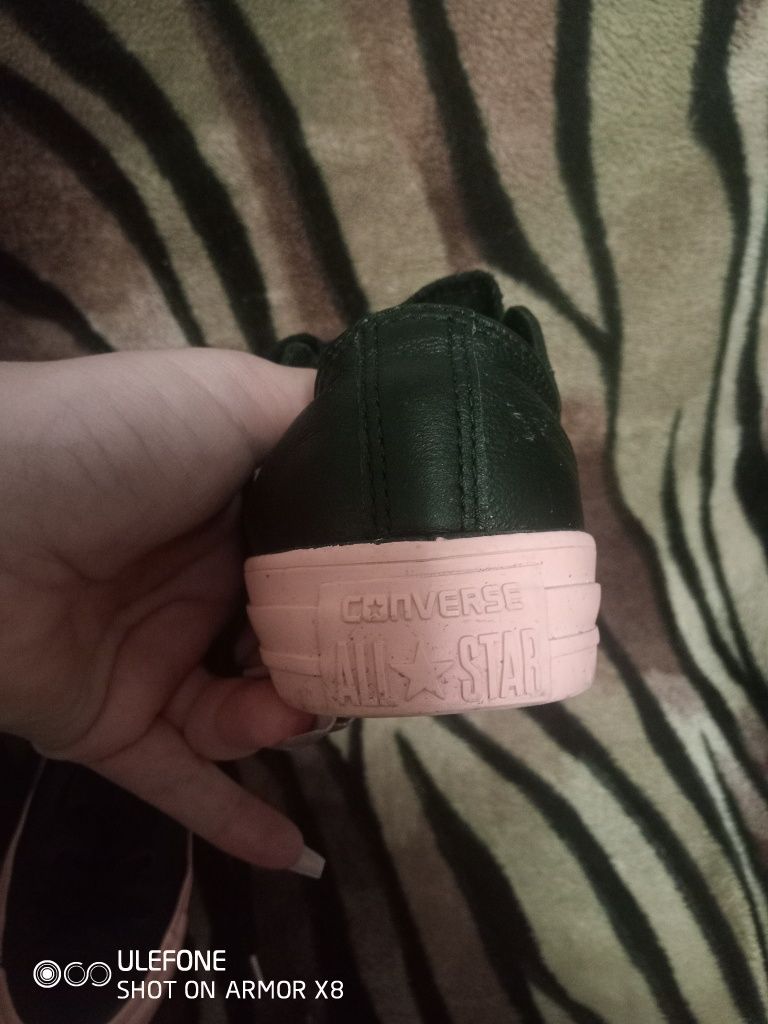 Converse mărime 36