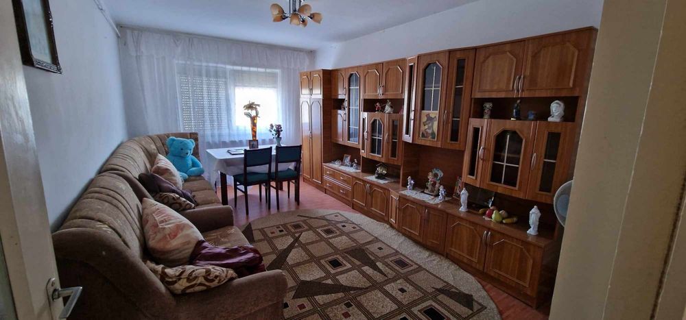 Inchiriez apartament cu tot ce se vede in poze