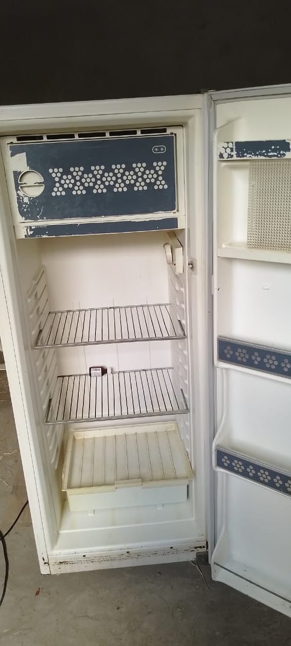Продаетс 1 холодильник советский