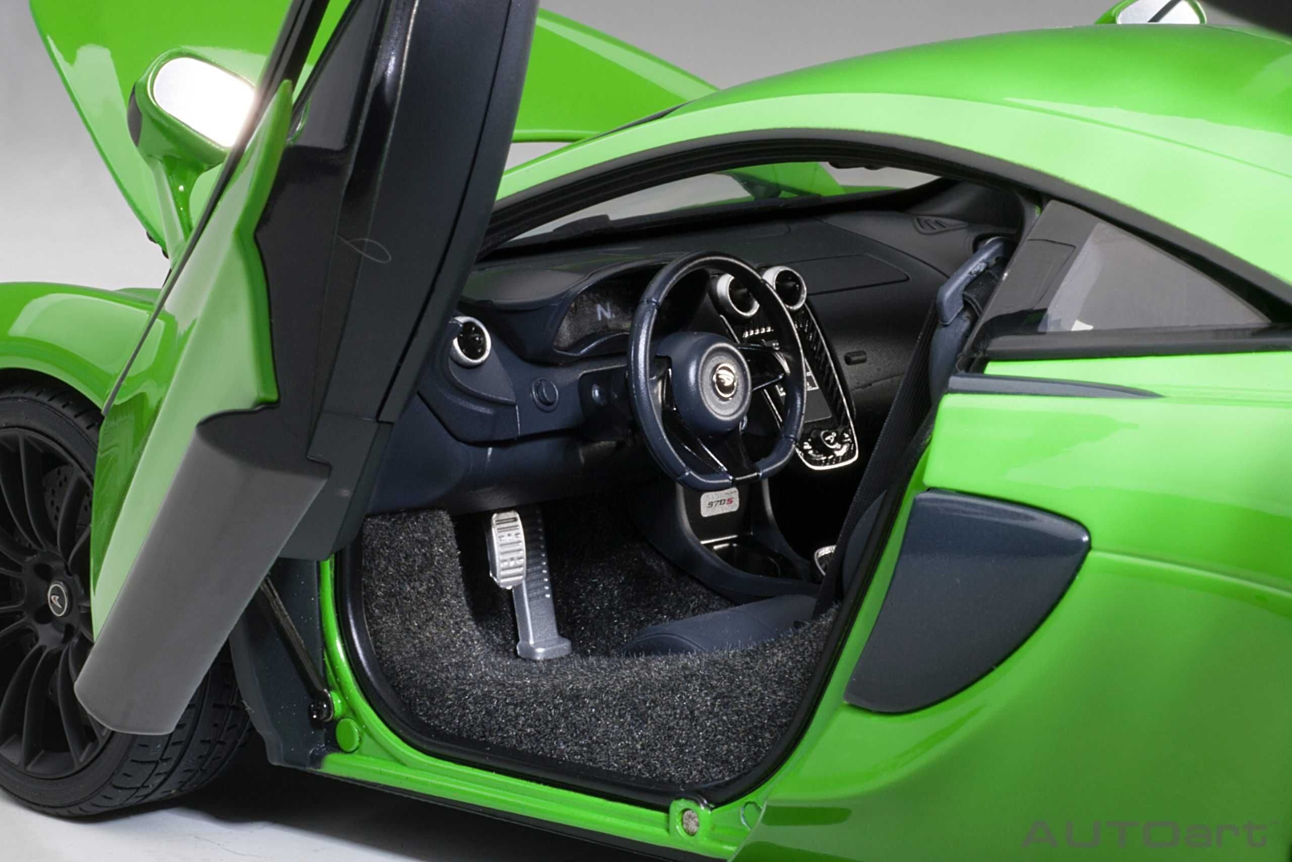 McLaren 570S Mantis Green - 1:18 AUTOart