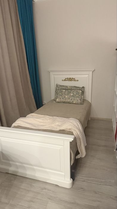 Кровать из натурального дерева 90 на 200