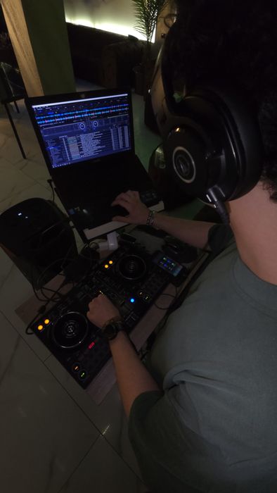Închirieri boxe / Sistem audio  Dj / Fotograf