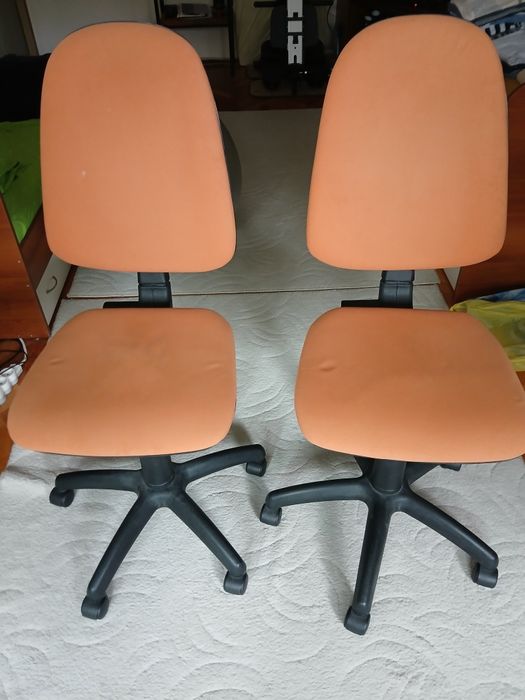 Офис стол - два броя по 60лв всеки