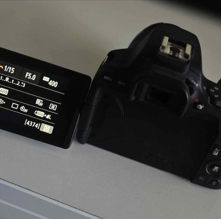 Set foto/video DSRL: Canon EOS 250D