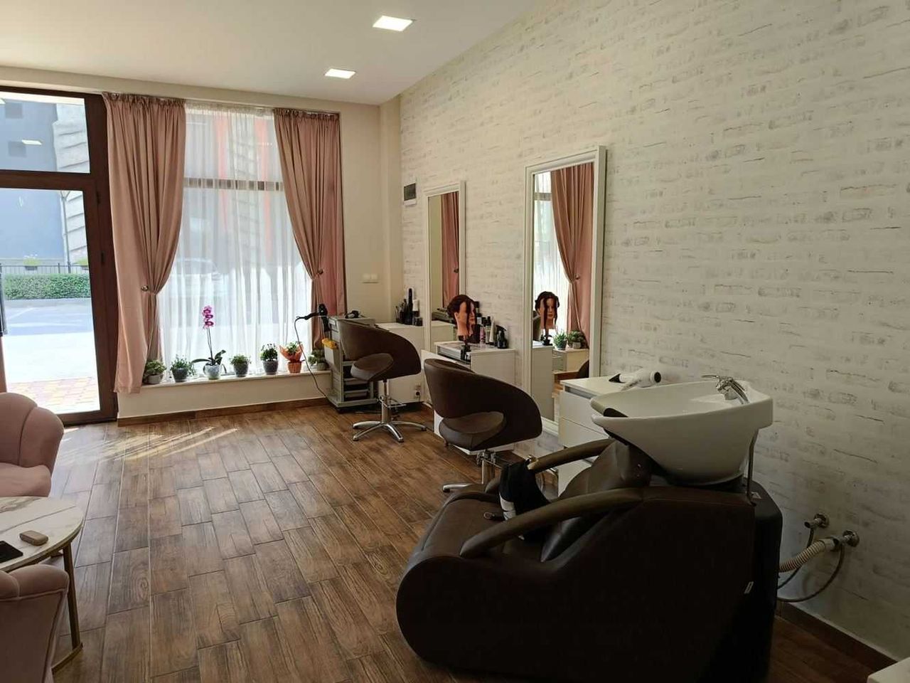 Продава се Магазин в Пловдив, Тракия - 69 кв.м за 3580 €/кв.м - Снимка #15