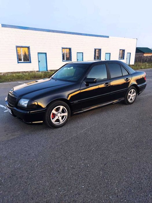 Бампер на Mercedes W202 C-klass стиль AMG C55