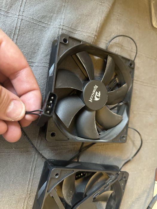 4 ventillatoare 120mm red dragon (2 cu RGB si 2 normale)