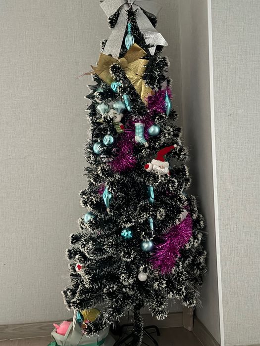 Елка продам с игрушками