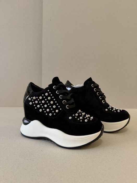 Дамски спортни обувки