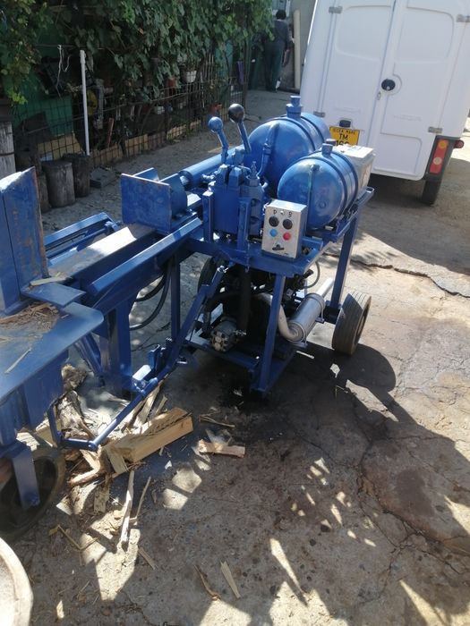 Vînd despicator de lemne motor diesel  Timiș