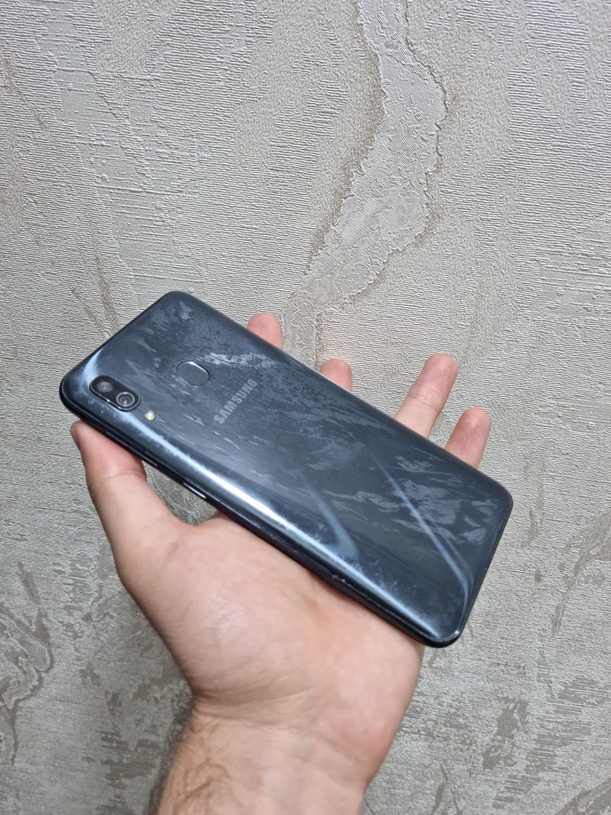 Продаю телефон Samsung galaxy A30, память 32 Гб. Версия андроида 11