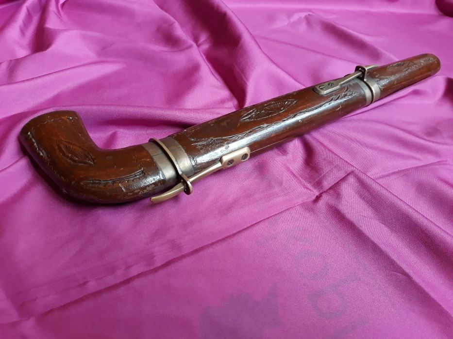 Vand vechi pistol Indian din lemn ce contine cutit si furculita
