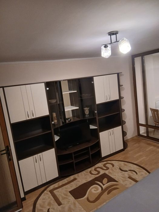 Închiriez garsoniera la Burdea