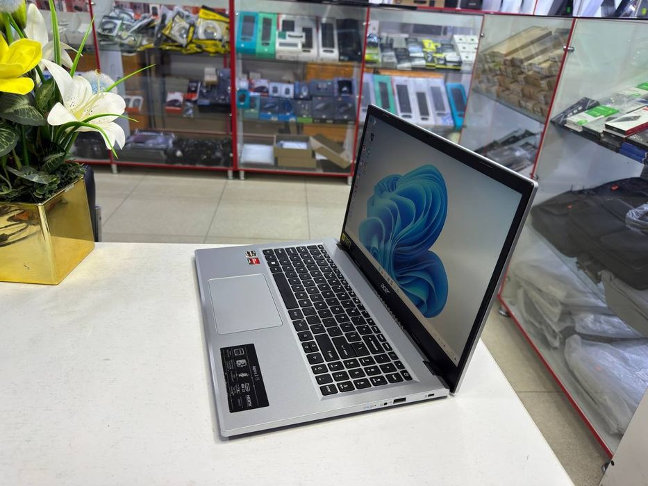 Acer ryzen 5-7520U DDR5 16/512 SSD Nvme IPS