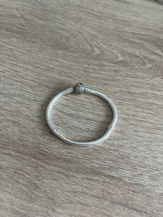 Твърда гривна за талисмани тип Пандора