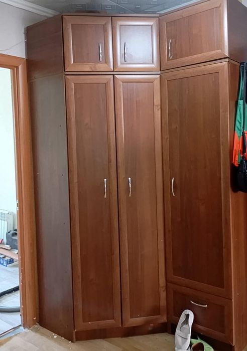 Шкаф большой угловой