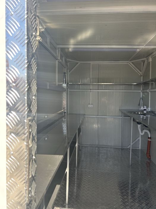 Изрботвам Каравани и търговски фургони за бързо хранене