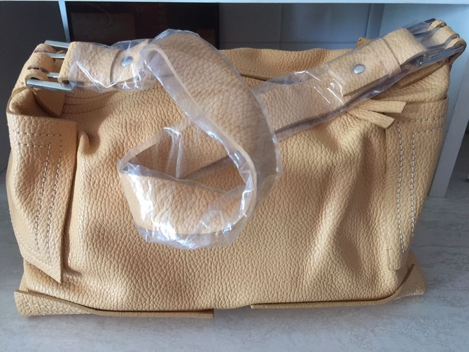 Чисто нова чанта, естествена кожа.