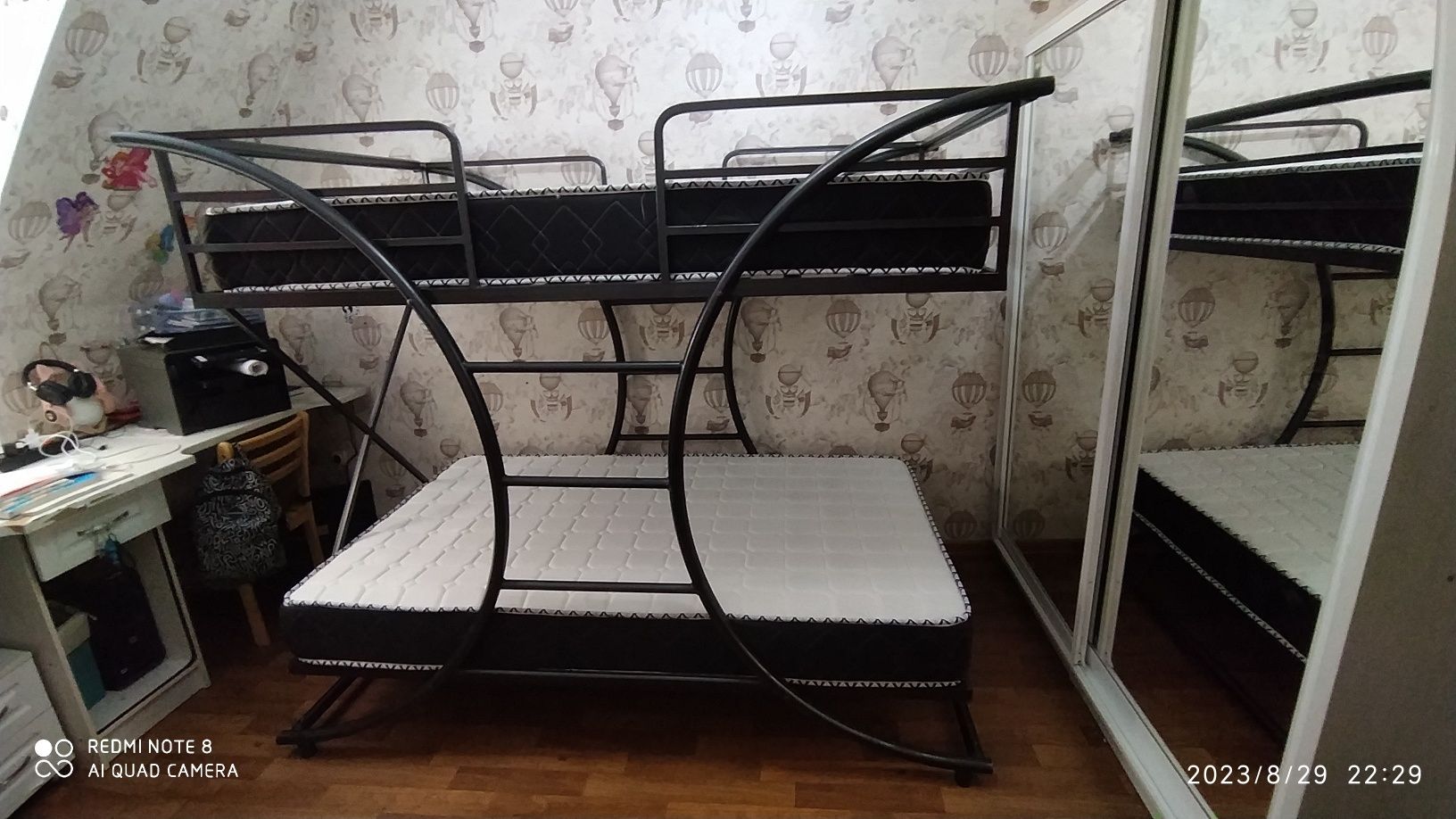 Двухъярусная металлическая кровать (двухярусная).
Доставка бесплатно,