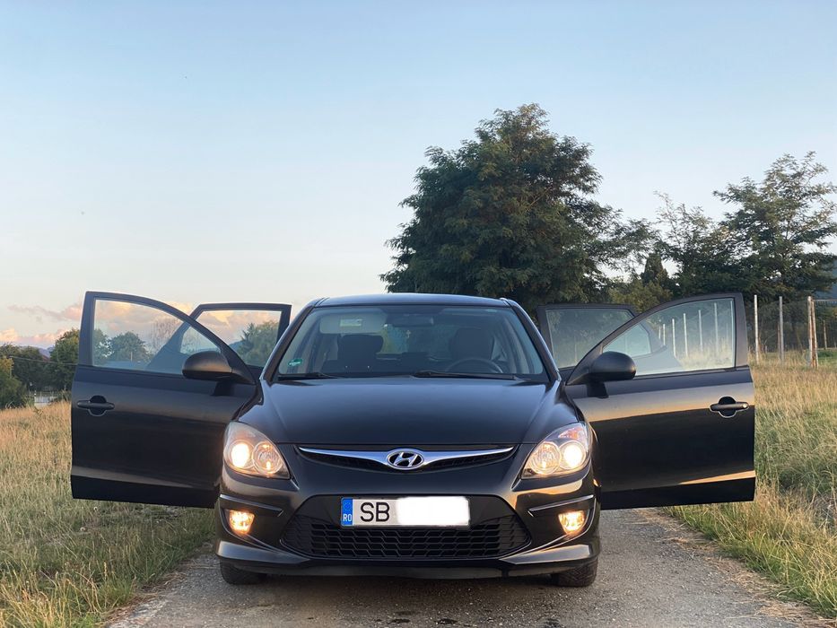 HYUNDAI I30 black
