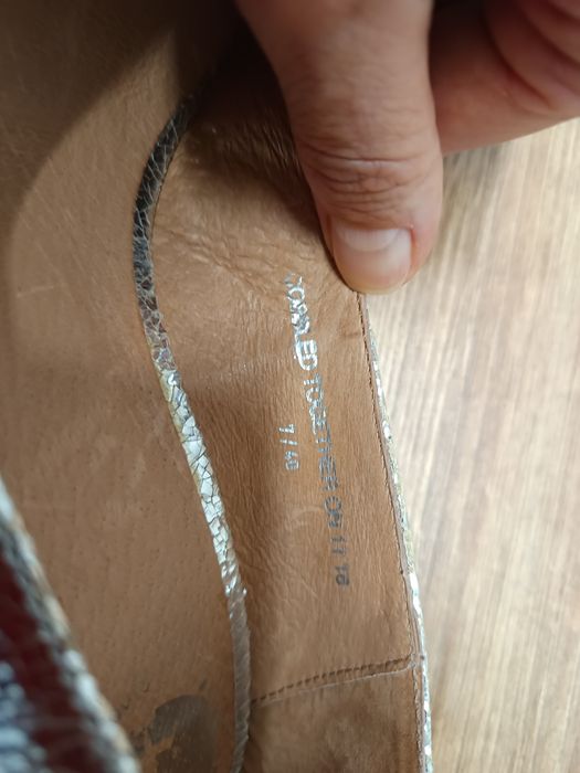 Vând pantofi piele noi int./ext., mărimea 40, marca Red or Dead