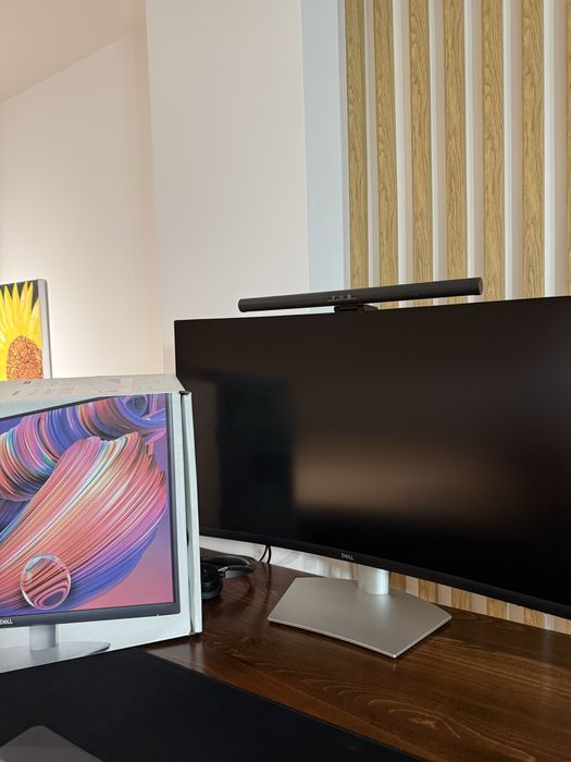 Vand monitor Dell UHD 32/31.5 inch HDR